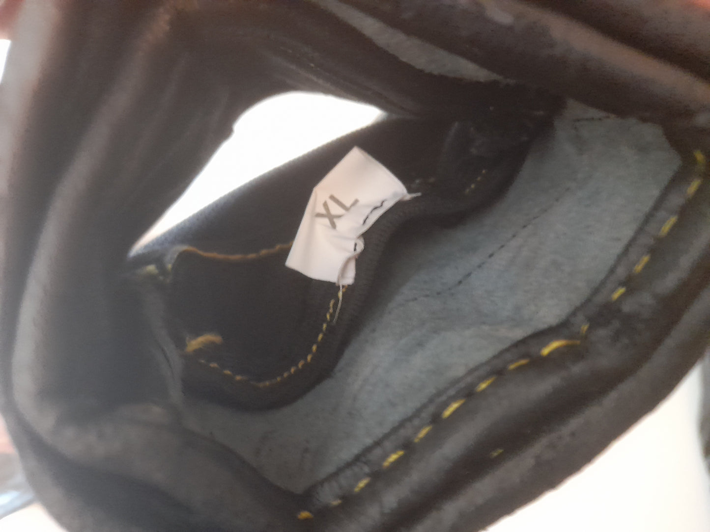 UFC Official MMA Gloves - V4 - Black - Size XL - Ouano - (New)