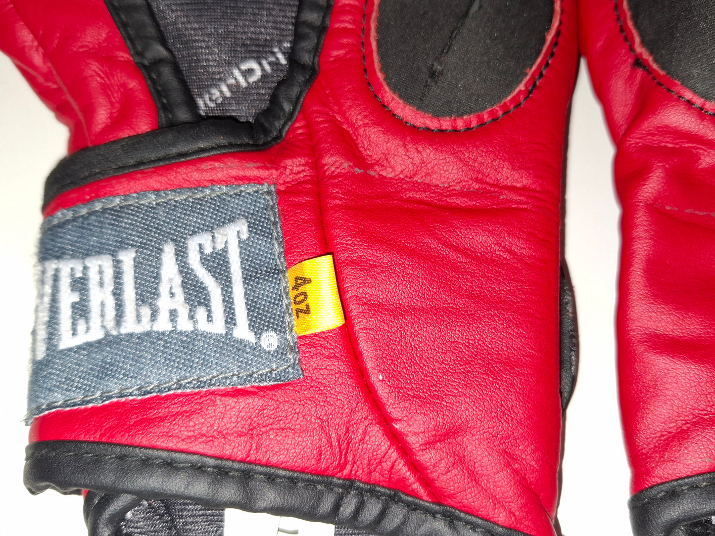 Bellator Official MMA Gloves - V3 - Red - Size L - Leone - (New)