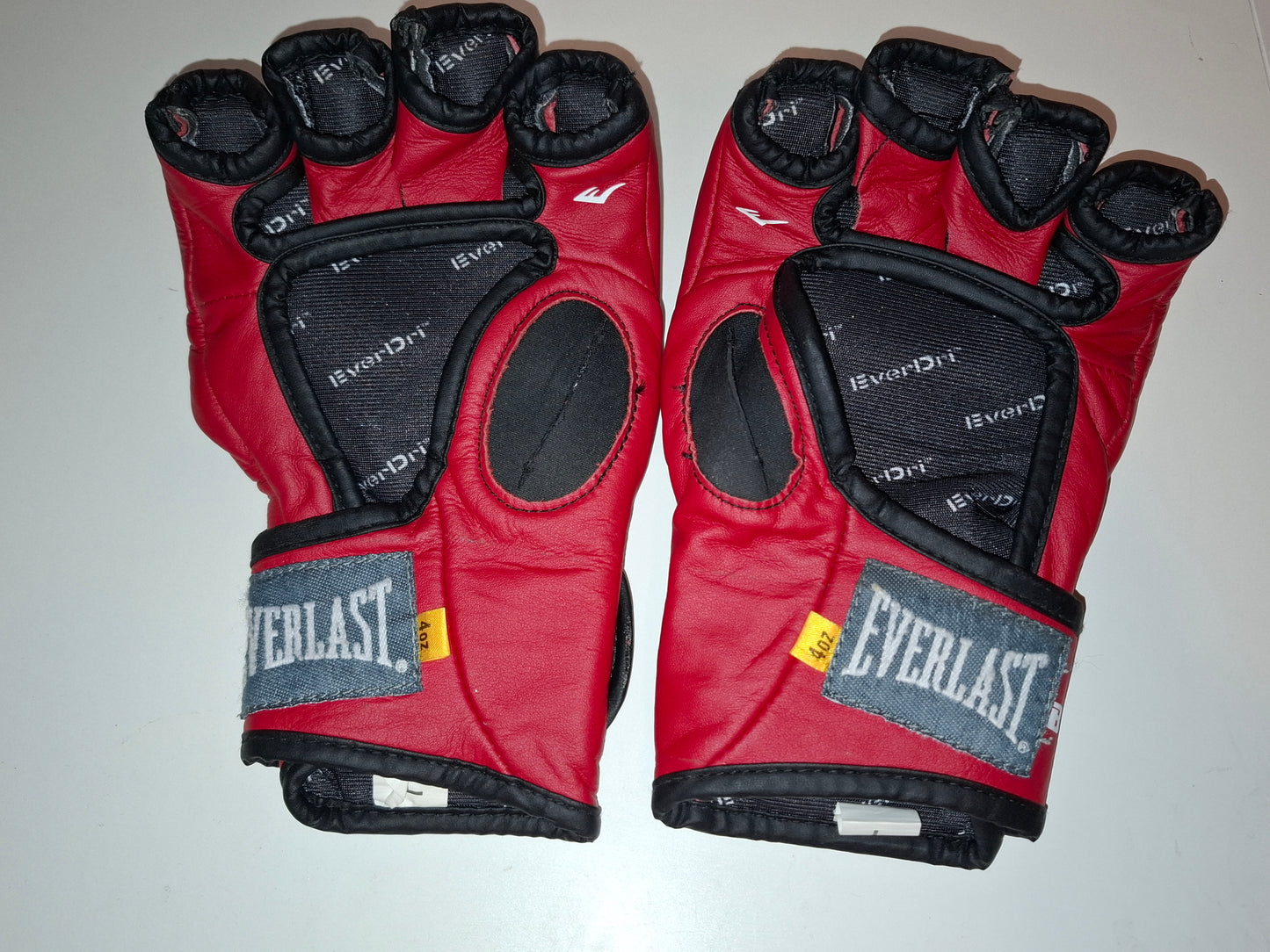 Bellator Official MMA Gloves - V3 - Red - Size L - Everlast - (New)