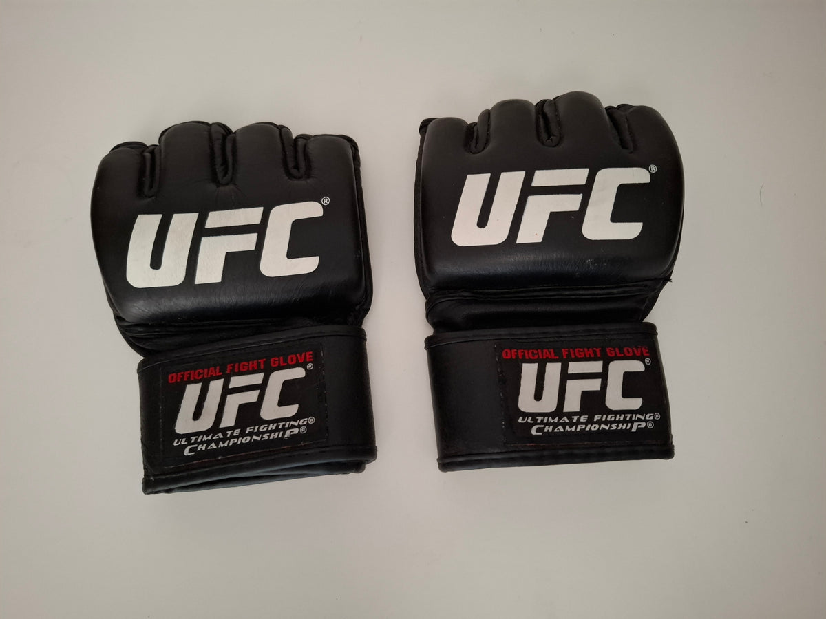 UFC Official MMA Gloves - Black - Size M - Century - (New)