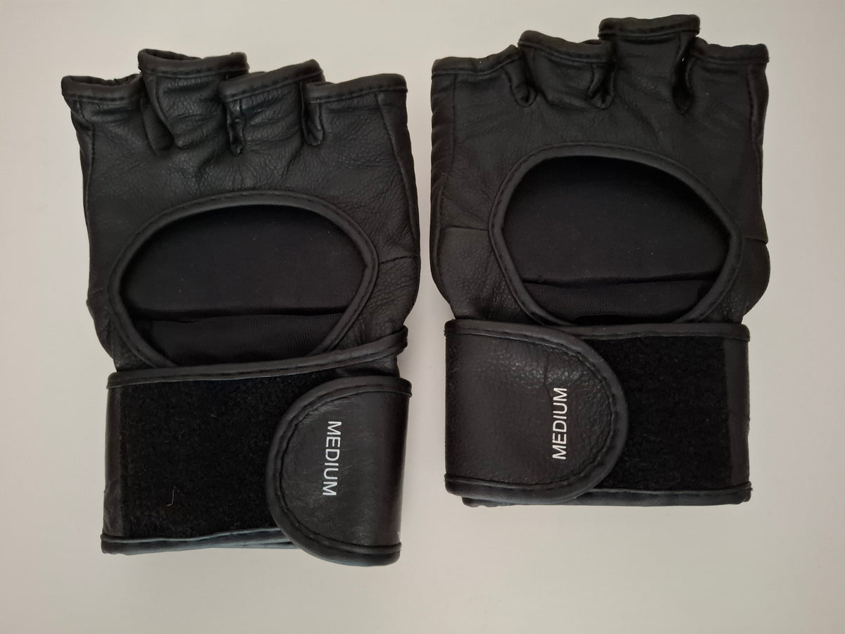 UFC Official MMA Gloves - Black - Size M - Century - (New)